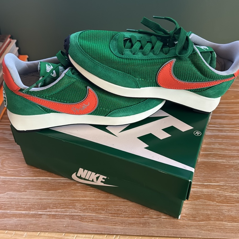 Stranger Things Nike Tailwinds